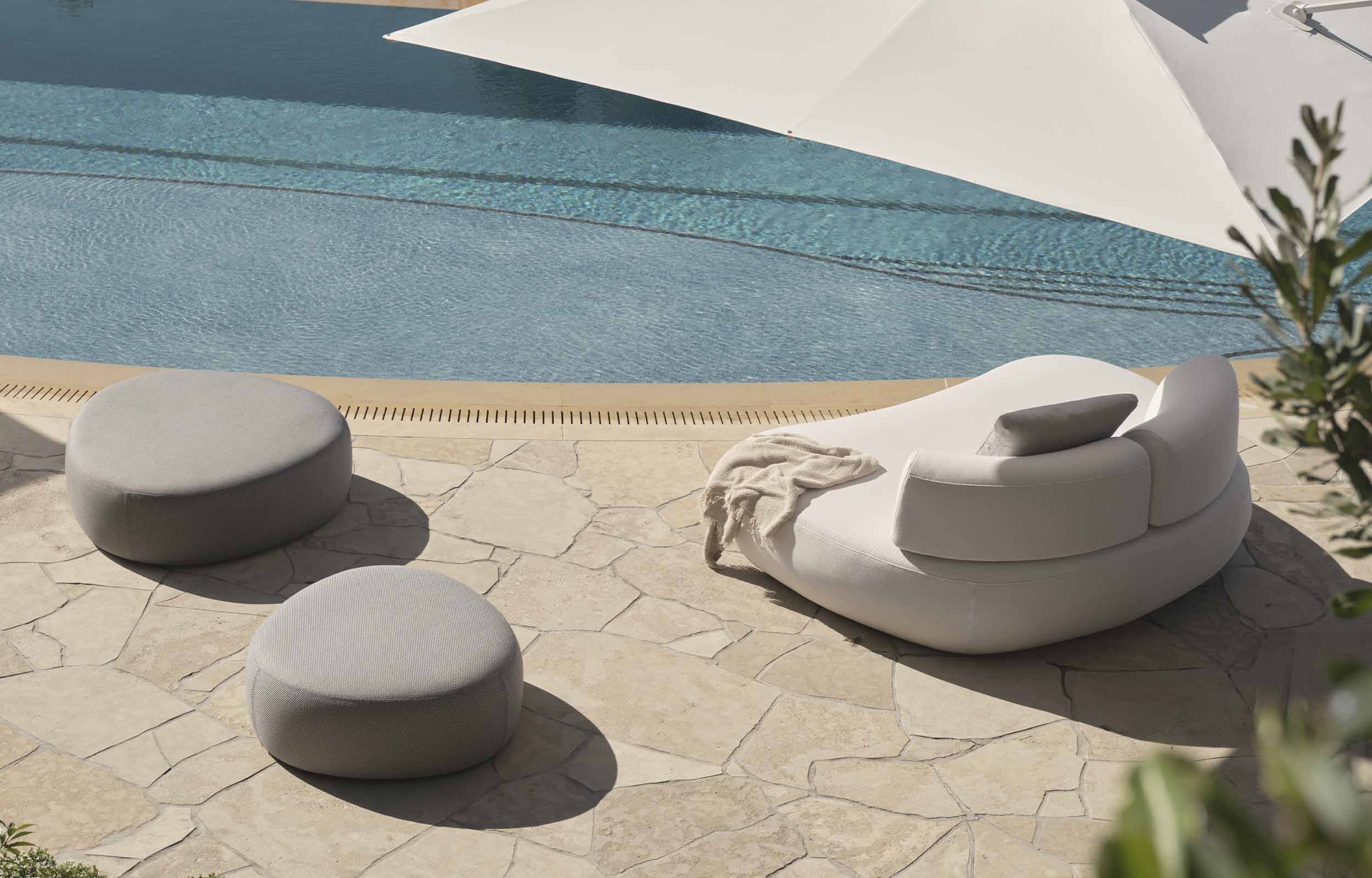 Aura Outdoor Sofa King Living