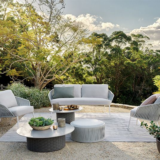 Outdoor pedestal coffee clearance table