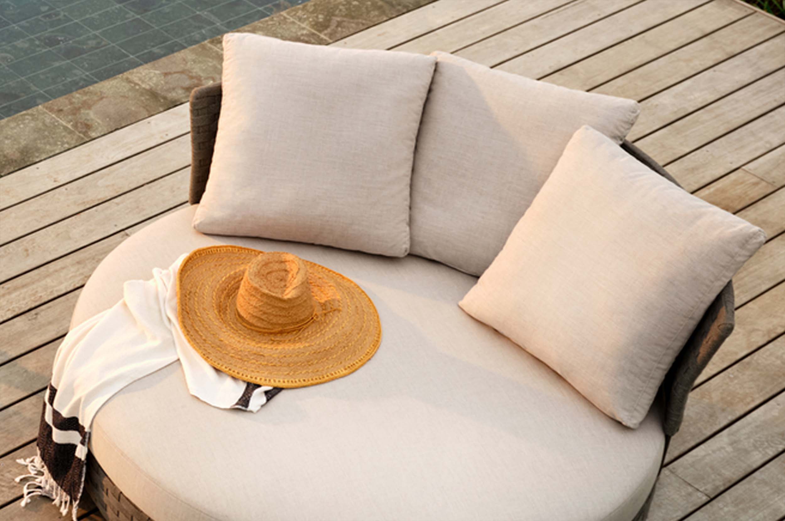 Delta Outdoor Circle King Living
